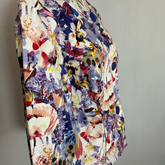 Coldwater Creek Floral Women's Top with Blue Accents - Picture 3 of 7